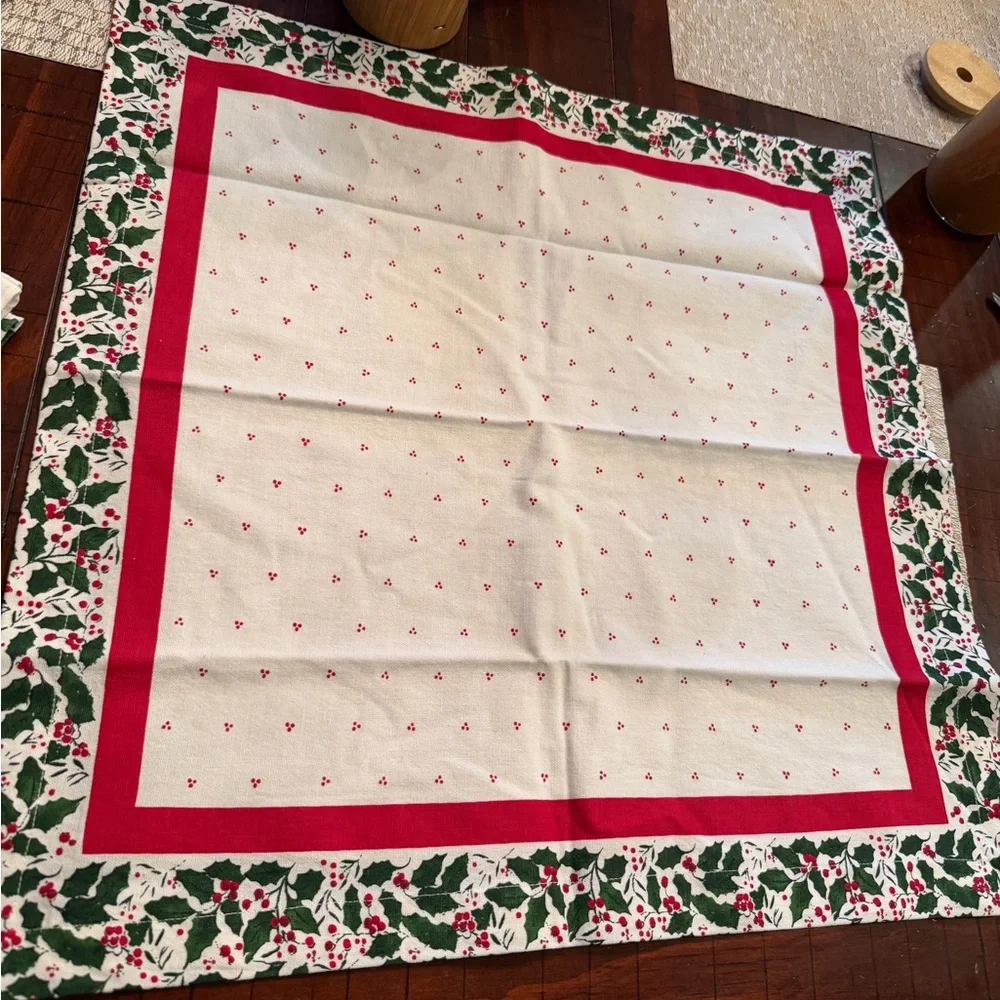 Sur La Table Mistletoe Holiday Napkins set of 11
